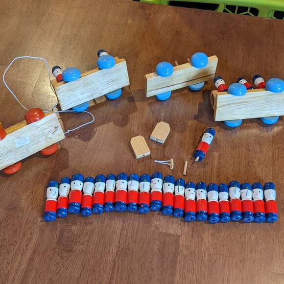 Vintage Wood Toy Soldier Counting Pull Train - Picture 11 of 12